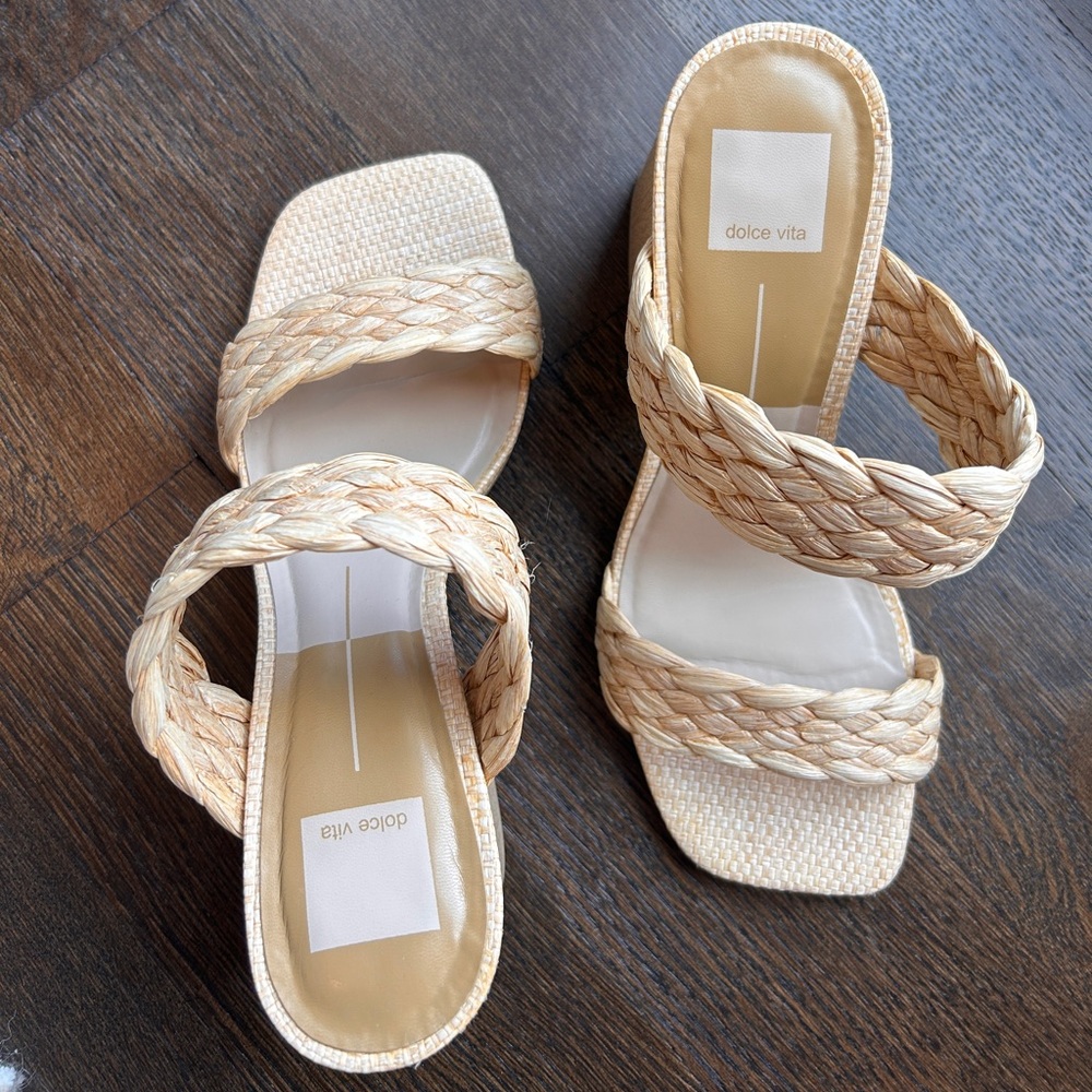 Dolce Vita Tan Sandals Chic Comfort